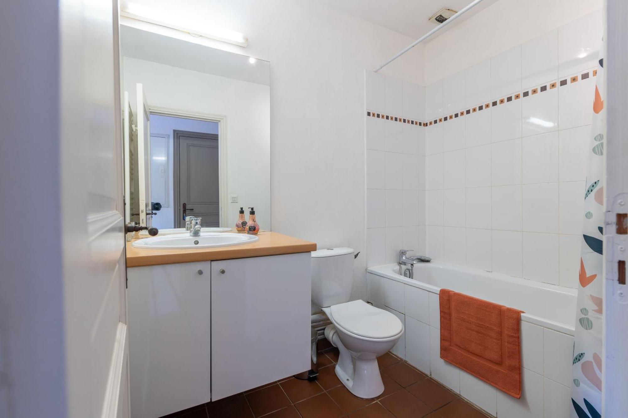 Bel Appartement Avec Cour Au Coeur De La Bastide Carcassonne Exterior photo