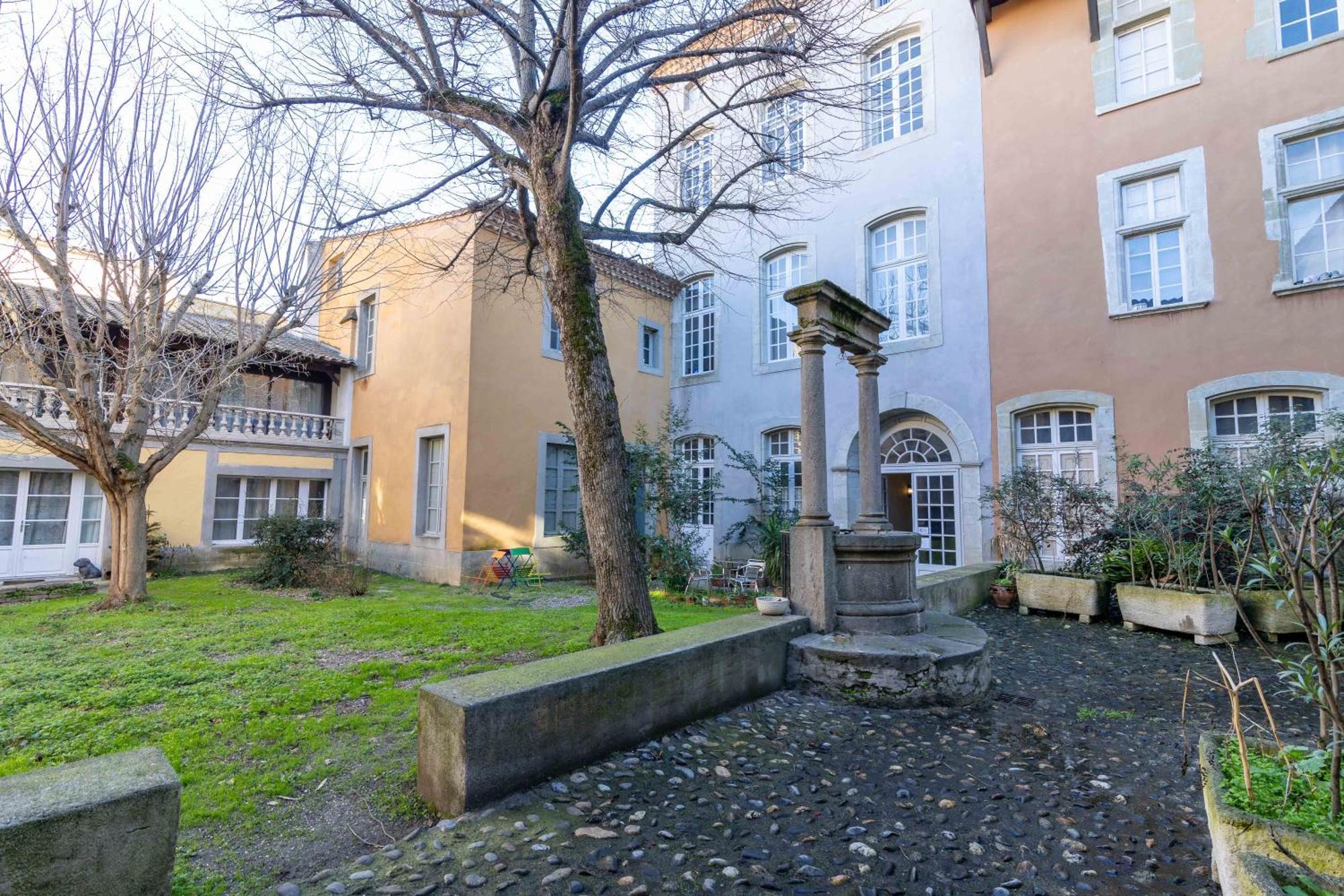 Bel Appartement Avec Cour Au Coeur De La Bastide Carcassonne Exterior photo